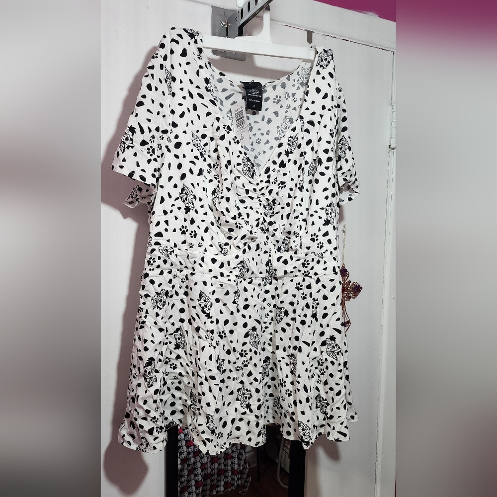 Disney Villains Cruella Peplum Stretch Challis Blouse - Picture 5 of 8